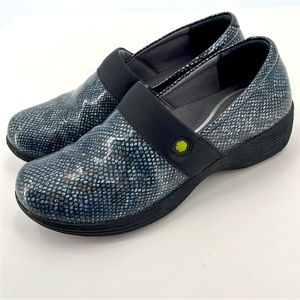 Dansko Work Wonders Professional Camellia Clogs Snake Patent Leather  9